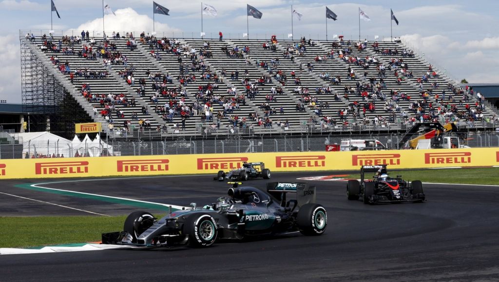 Rosberg snelste in training vol incidenten