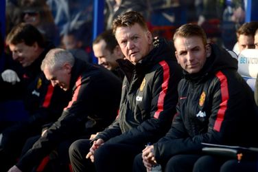 Spelers verbeteren Van Gaal: ‘4-4-2 geeft je ‘trillende billen’