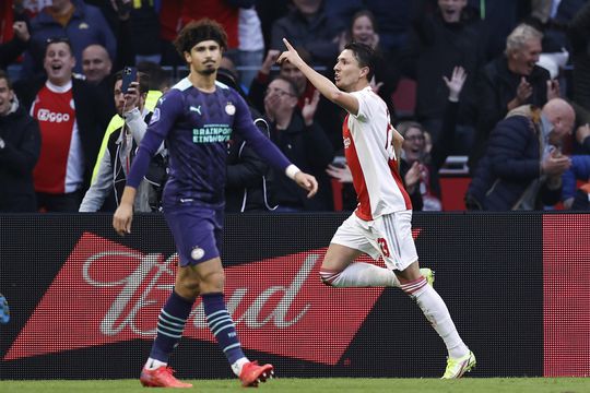 🎥 | Steven Berghuis zet Ajax met kiezelhard schot op voorsprong