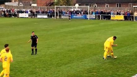 Wereldgoal van eigen helft in FA Cup