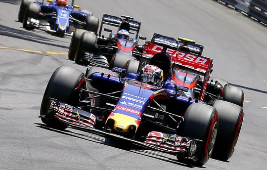 Verstappen ongedeerd na zware crash in Monaco