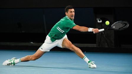 Titelverdediger Djokovic oogt weer fit in overtuigende zege op Alexander Zverev in kwartfinale Australian Open