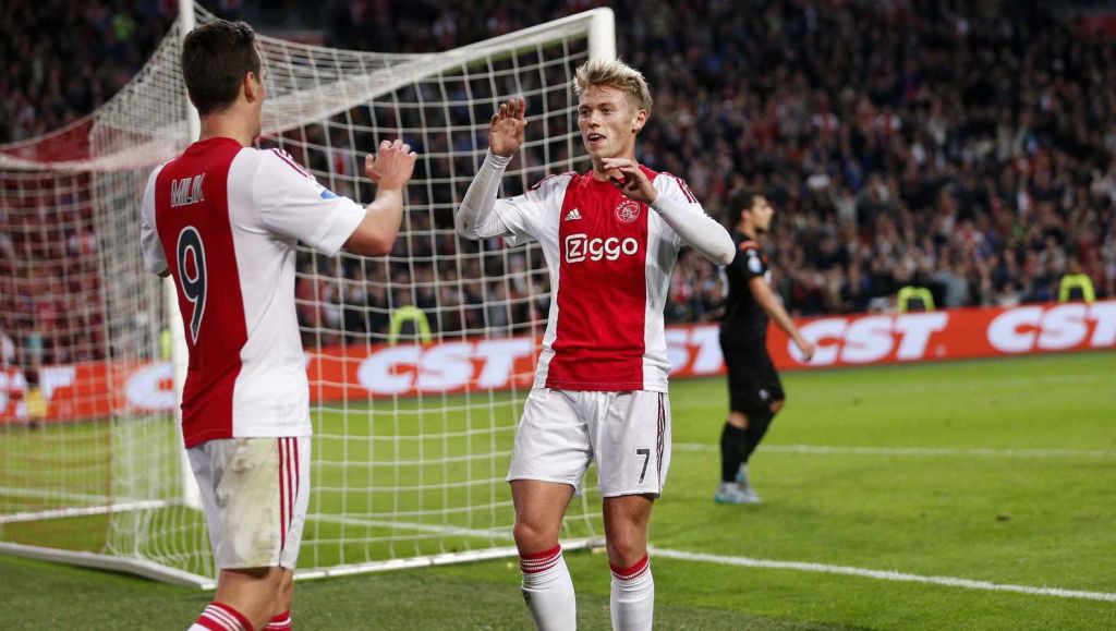 Fischer gaat even van goal genieten