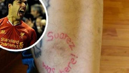 Gebeten uitsmijter laat Suárez-tattoo zetten