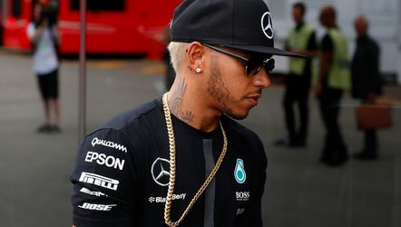 Hamilton weet spotlights op zich gericht met geblondeerde coupe