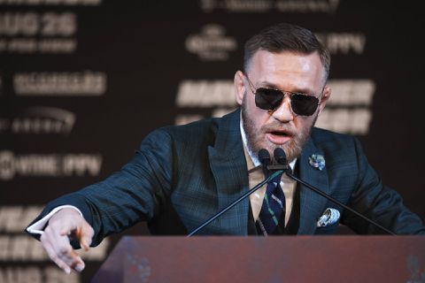 McGregor warmt publiek vast op voor zijn 1e UFC-gevecht sinds een jaar