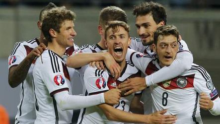 Duitsland en Polen met pijn en moeite naar EK, Ieren naar play-offs
