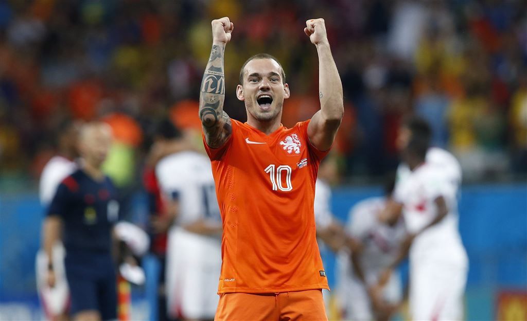 Sneijder gehuldigd voor 100e interland