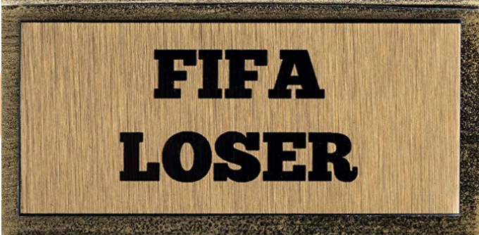 Amazon komt met ideaal cadeau voor feestdagen: een FIFA-loser beker 😂