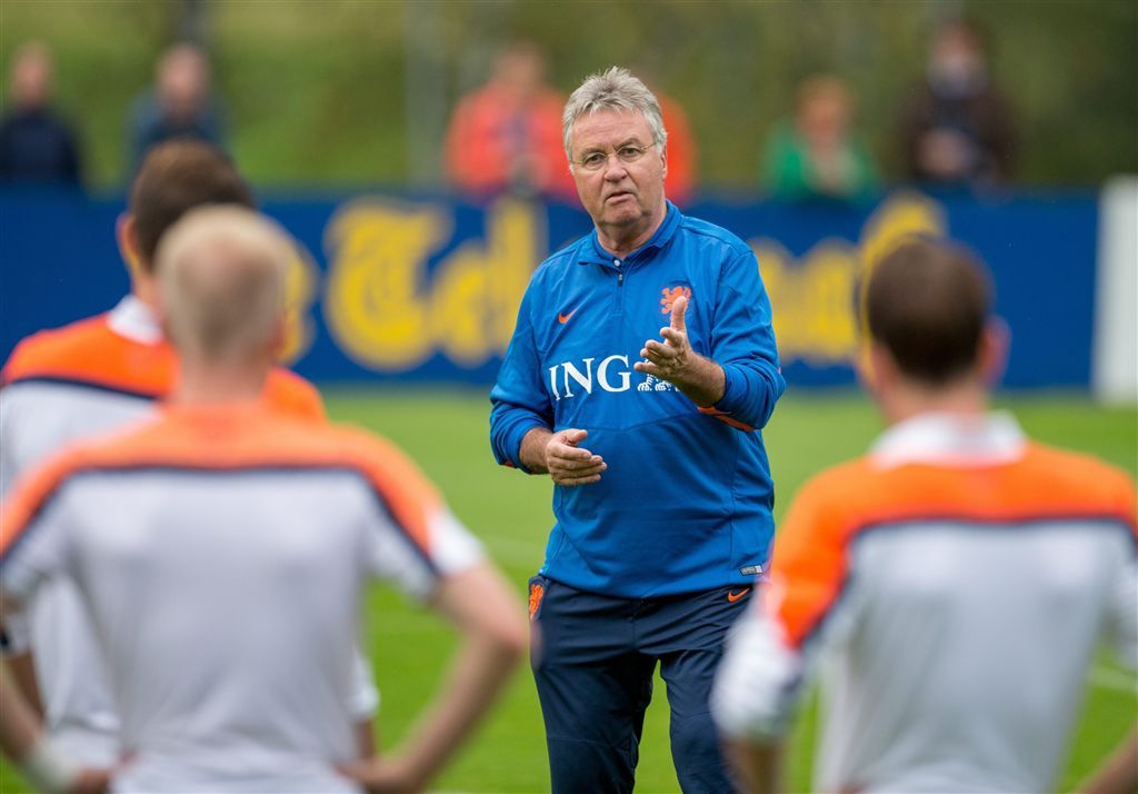 Hiddink met fitte selectie naar Tsjechië