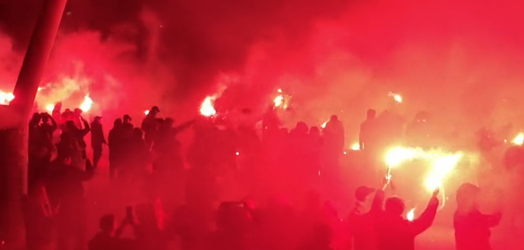 Vuurwerk boven De Kuip! Feyenoord-fans vieren behoud van stadion