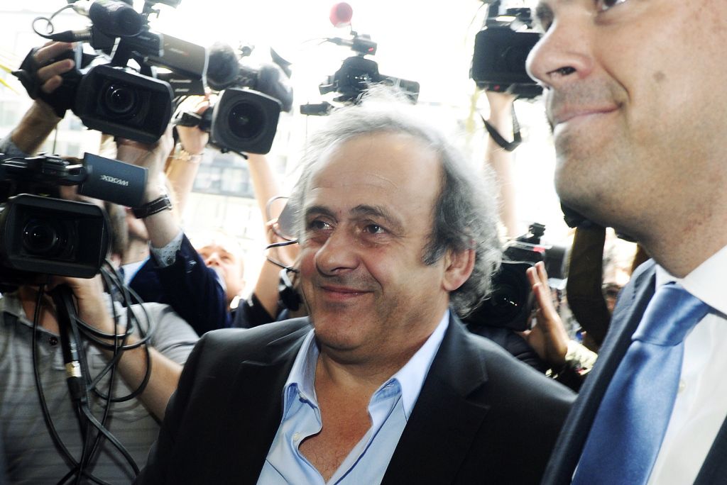 Platini vraagt Blatter om te vertrekken