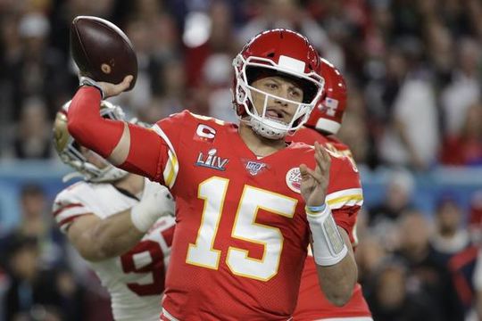 🤑 | Quarterback Mahomes gaat in 12 jaar 422 miljoen euro verdienen