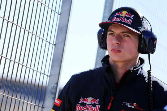 Verstappen hekelt autorijden: 'zit liever naast bestuurder'