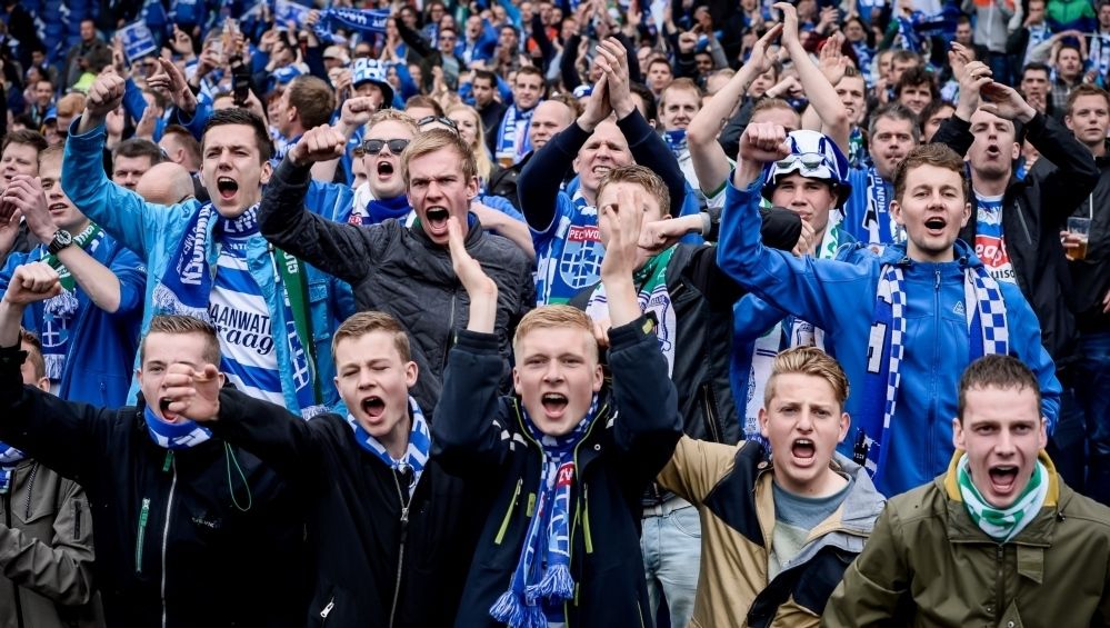 PEC-supporters 'gezellig' op terrasjes Zwolle