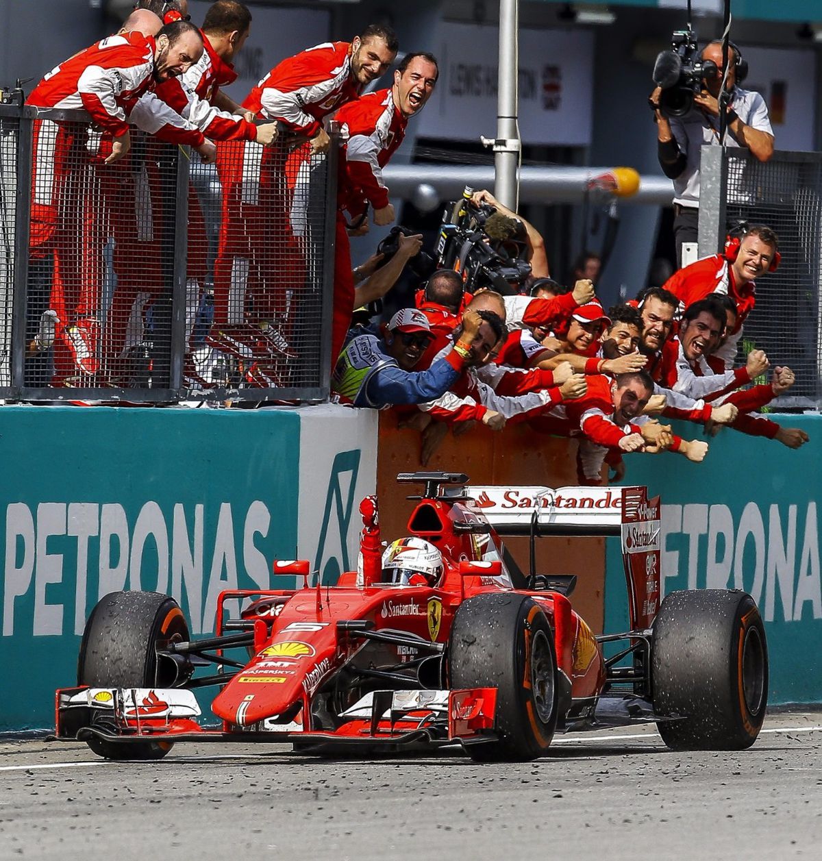 Ferrari houdt vast aan drie overwinningen