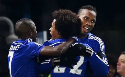 Chelsea bekert met gemak verder