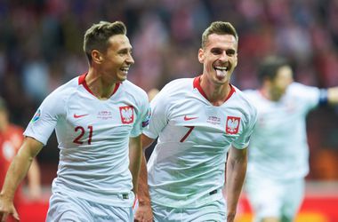 Polen met Milik zeker van EK, volop spanning in groep E