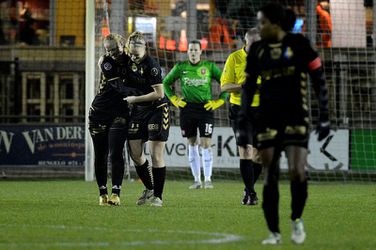 Vrouwen van Telstar spelen tegen jongens