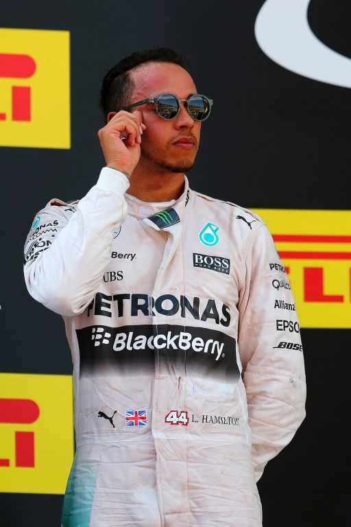 Hamilton verlengt contract bij Mercedes