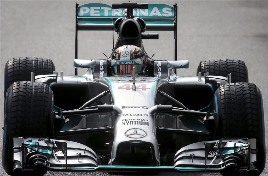 Hamilton en Rosberg in botsing