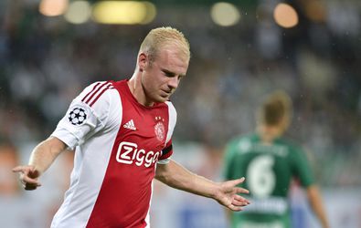 Ajax geeft overwinning weg na 'smerig rood'