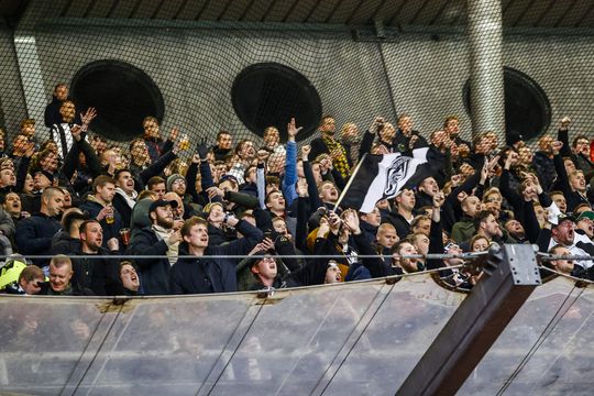 📸 | Fans van Heracles nemen drastische maatregelen in uitvak bij FC Twente