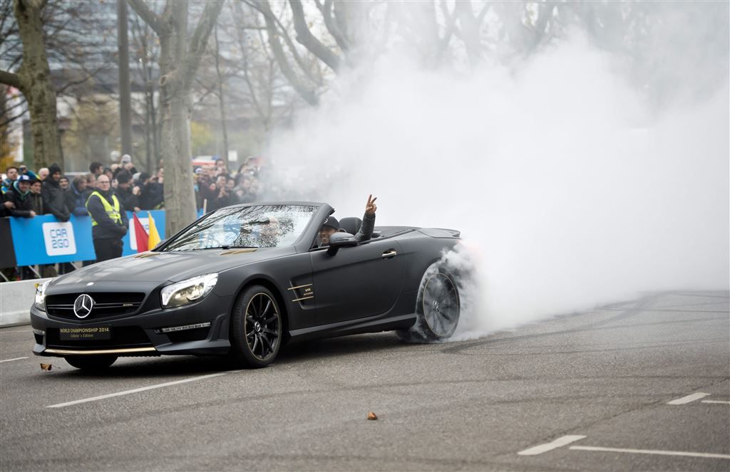 Tienduizenden vieren feest met Mercedes