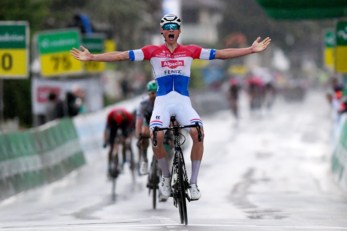 Mathieu van der Poel verslaat Schachmann en wint 2de etappe Ronde van Zwitserland