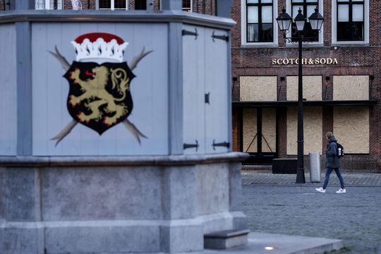 🎥 | Politie vraagt en krijgt hulp van Bossche harde kern na nieuwe dreiging om rellen