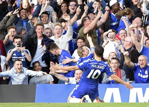 Chelsea dicht bij titel na zege op Van Gaal en co