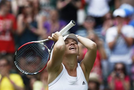 Halep en Bouchard naar halve finale Wimbledon