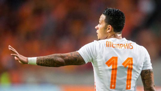 Depay traint mee, jarige Sneijder toegezongen