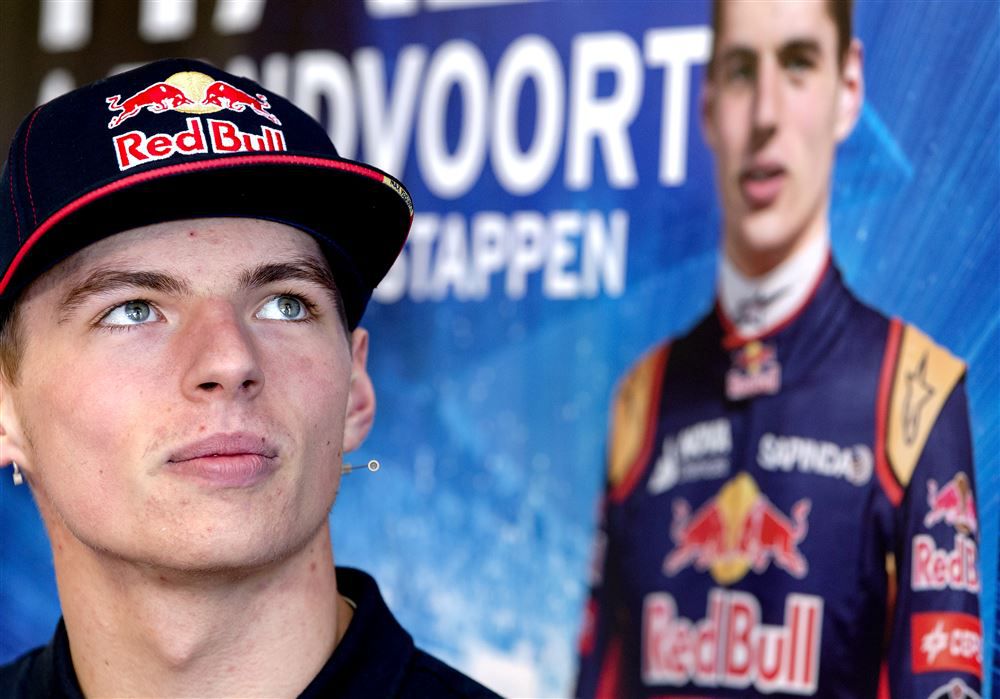 Verstappen zevende in tweede training, Hamilton weer eerste