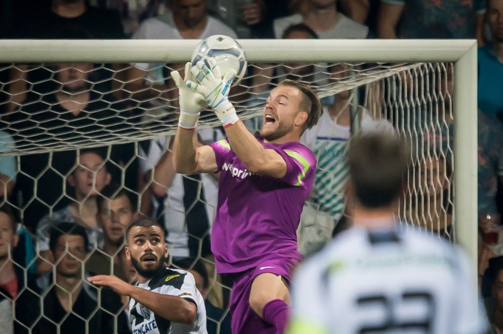 'Hake maakt tegen Ajax statement naar falende keeper'