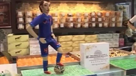 Eetbare Van Persie in snoepwinkel India