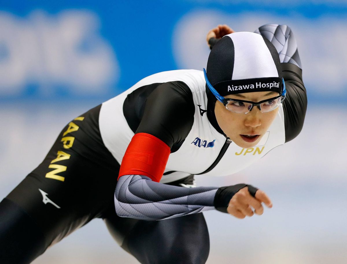 Kodaira wint weer op de 500 meter, Nederlanders vallen tegen