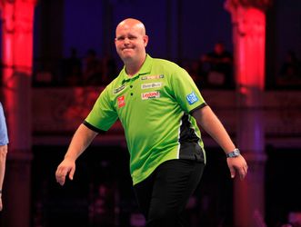 Ook ijswater over Michael van Gerwen (video)