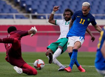 Antony doet helftje mee in laatste olympische groepswedstrijd Brazilië