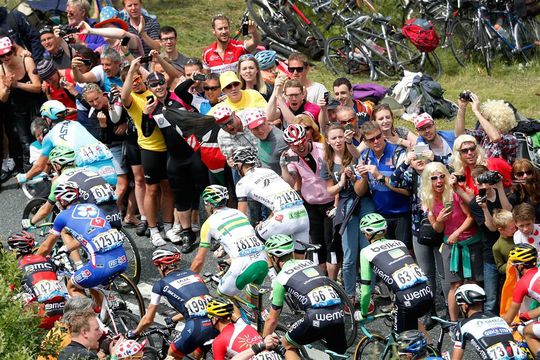 Tourpeloton moet meteen volle bak naar boven