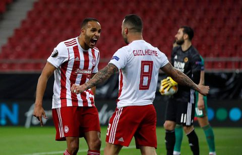 Olympiakos lijdt 1e nederlaag van het seizoen in aanloop naar treffen met PSV