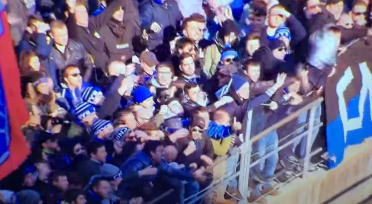 Inter-spelers door het lint als fans shirt teruggooien (video)