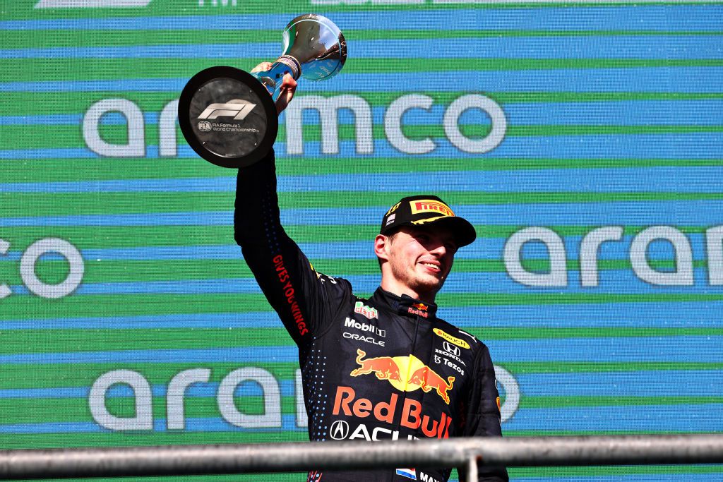 Max Verstappen nog altijd gek op FIFA-game: 'Speelde hij zo'n 14 uur tijdens F1-weekend in VS'