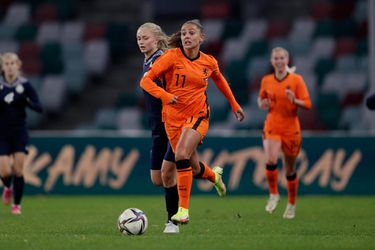 Oranje Leeuwinnen brullen niet in draak van wedstrijd, maar winnen wel van Wit-Rusland