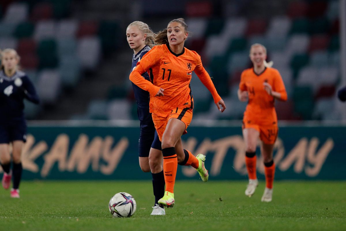 Oranje Leeuwinnen brullen niet in draak van wedstrijd, maar winnen wel van Wit-Rusland