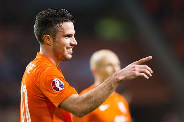 Van Persie wil racisten hard laten aanpakken