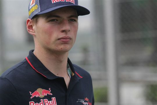 Verstappen maakt indruk met zesde tijd