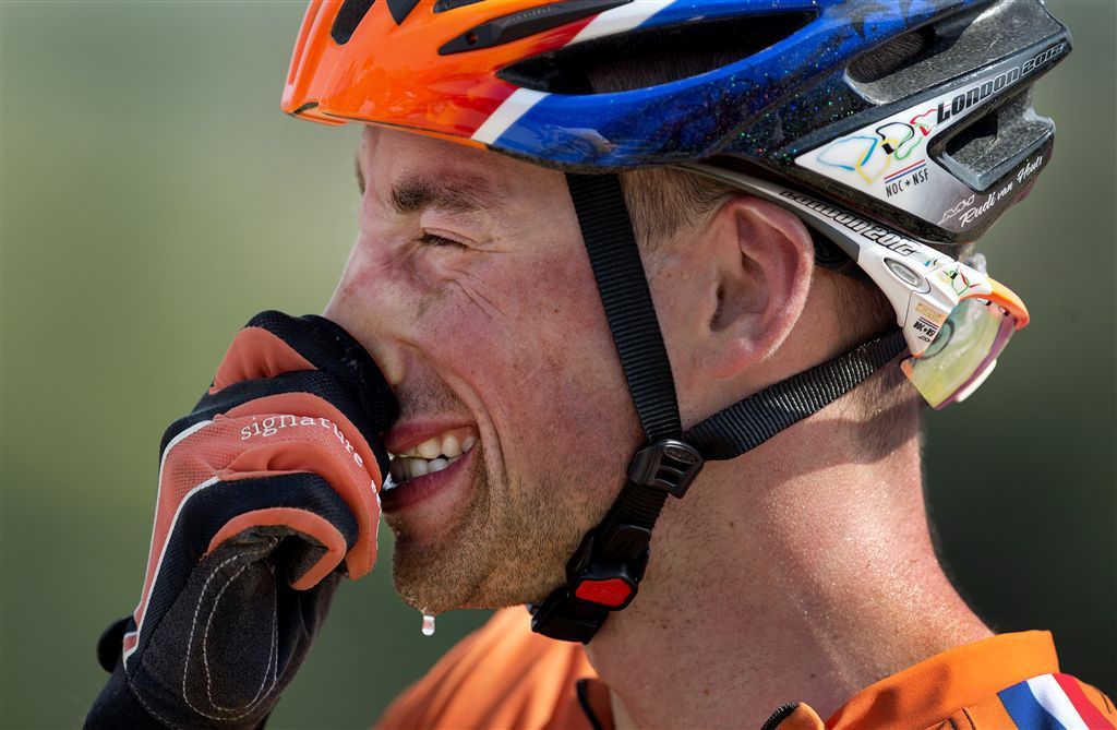 Mountainbiker Van Houts verlengt contract