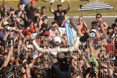 Formule 1-rijders zoeken toenadering tot fans