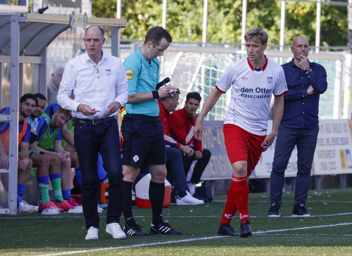 Ajax amateurs verliest kort voor bezoek Cambuur met 9-0 en ontslaat trainer